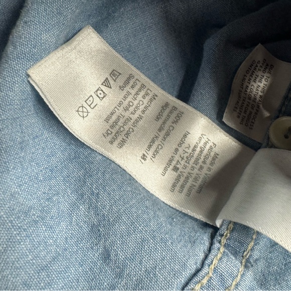 J. Crew Sz 10 classic fit chambray button down shirt - Picture 11 of 12